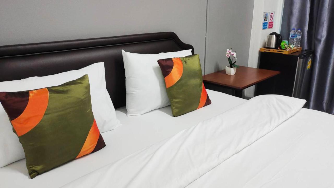 Ada Apartment - อาดา อพาร์ทเมนท์ Bangkok Exteriör bild