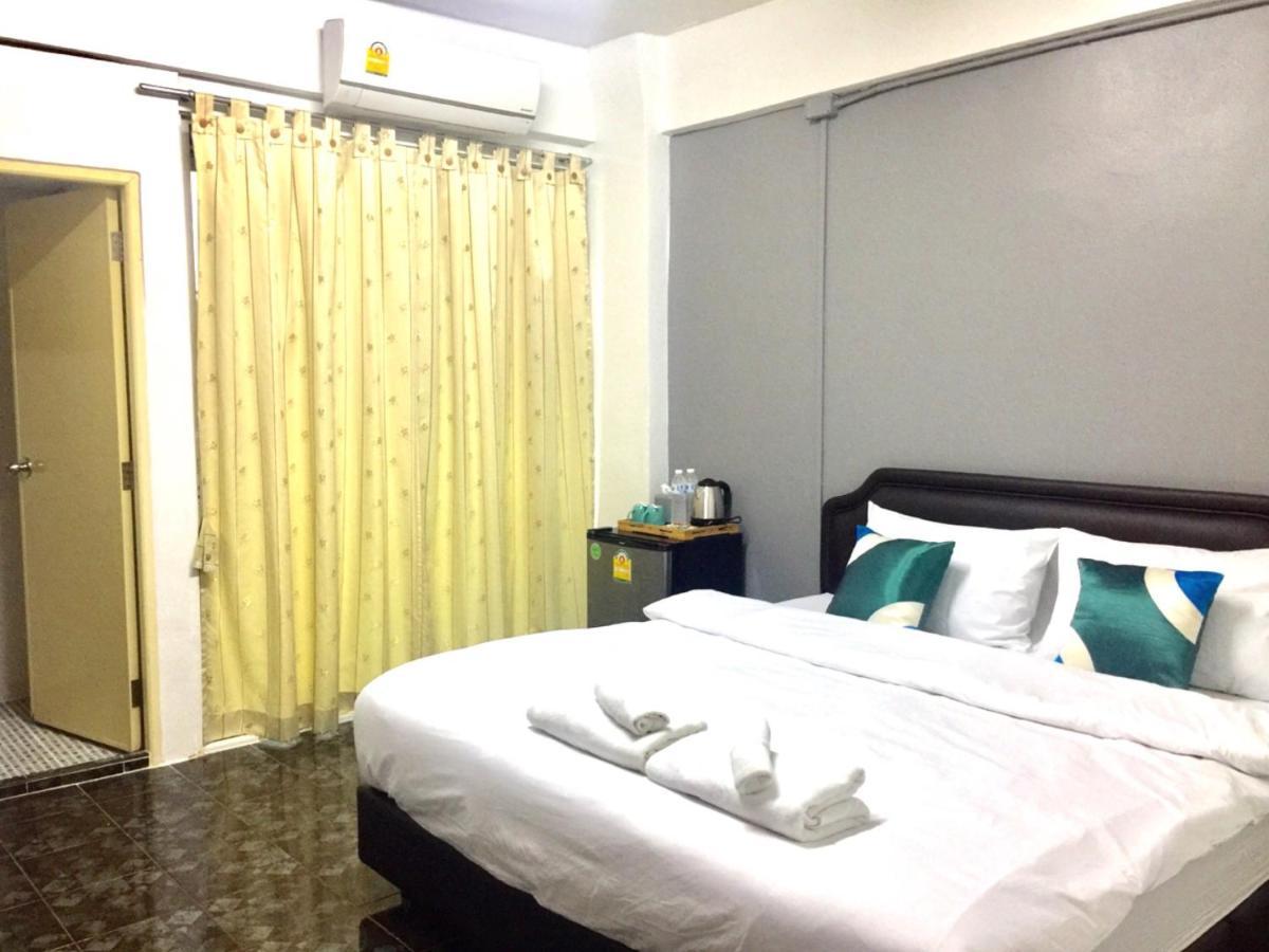 Ada Apartment - อาดา อพาร์ทเมนท์ Bangkok Exteriör bild